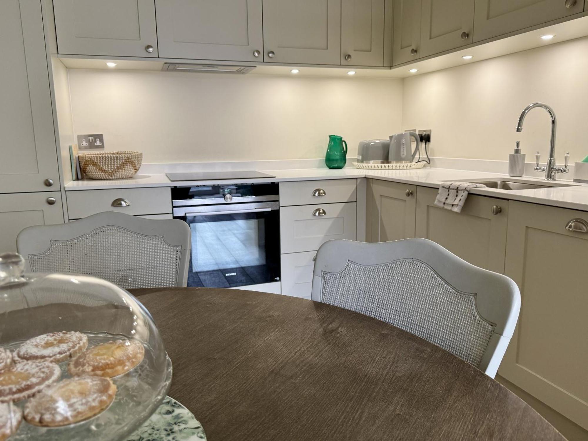 Walcot Yard With Parking, Keys Apartment *